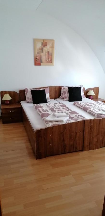 Pension Magnolia Тренчин Екстер'єр фото