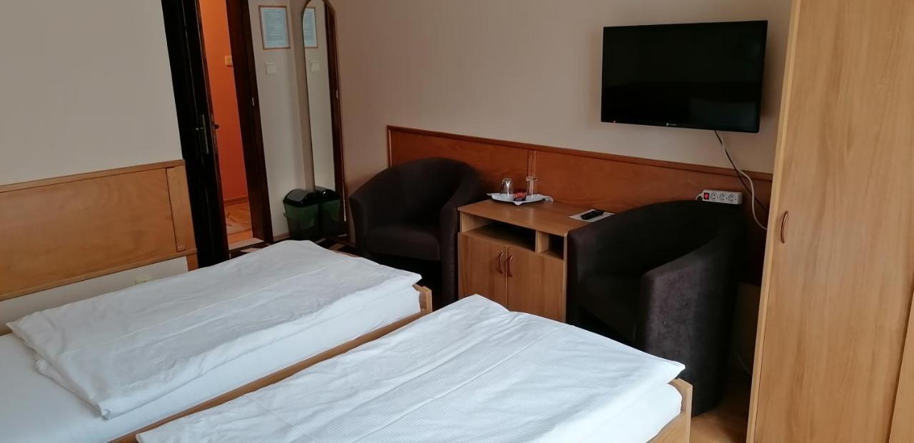 Pension Magnolia Тренчин Екстер'єр фото
